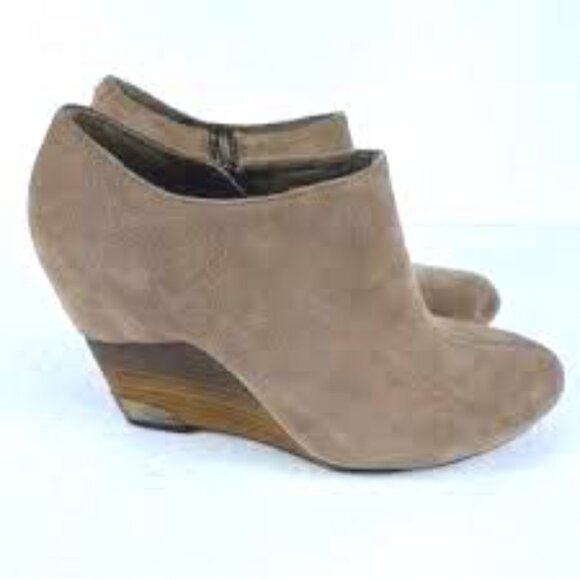 Cute Vince Camuto Suede Sand Colour Block Wedge Ankle-Boot Shoe - Picture 3 of 12